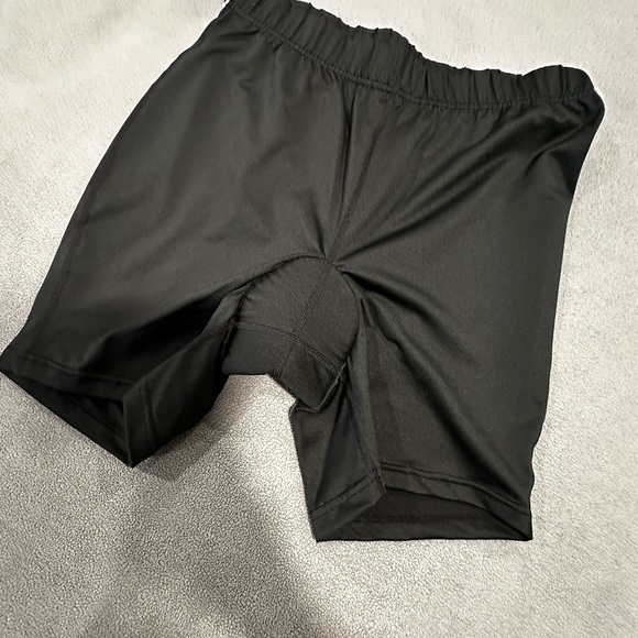 NWOT L.L. Bean Women's Comfort Cycling Capri with Cushioned Inner Short. M Black - Picture 9 of 15